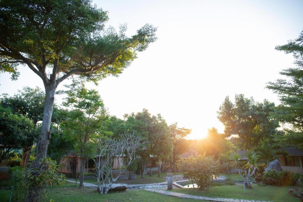 Dusit Talai Resort Mu Si Exterior foto