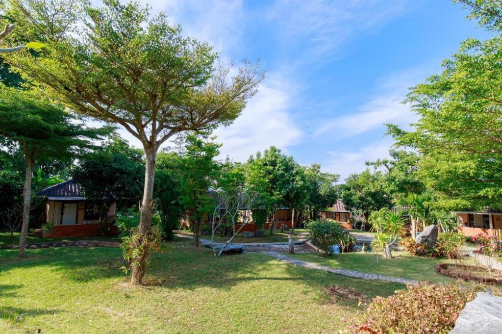 Dusit Talai Resort Mu Si Exterior foto